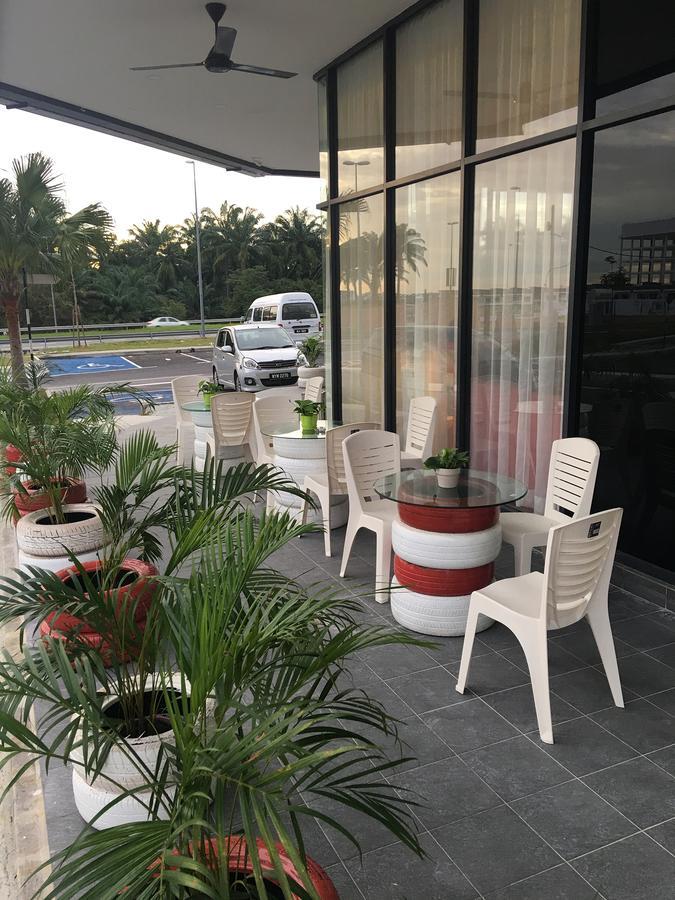 Hotel Zamburger Kota Warisan Sepang Esterno foto