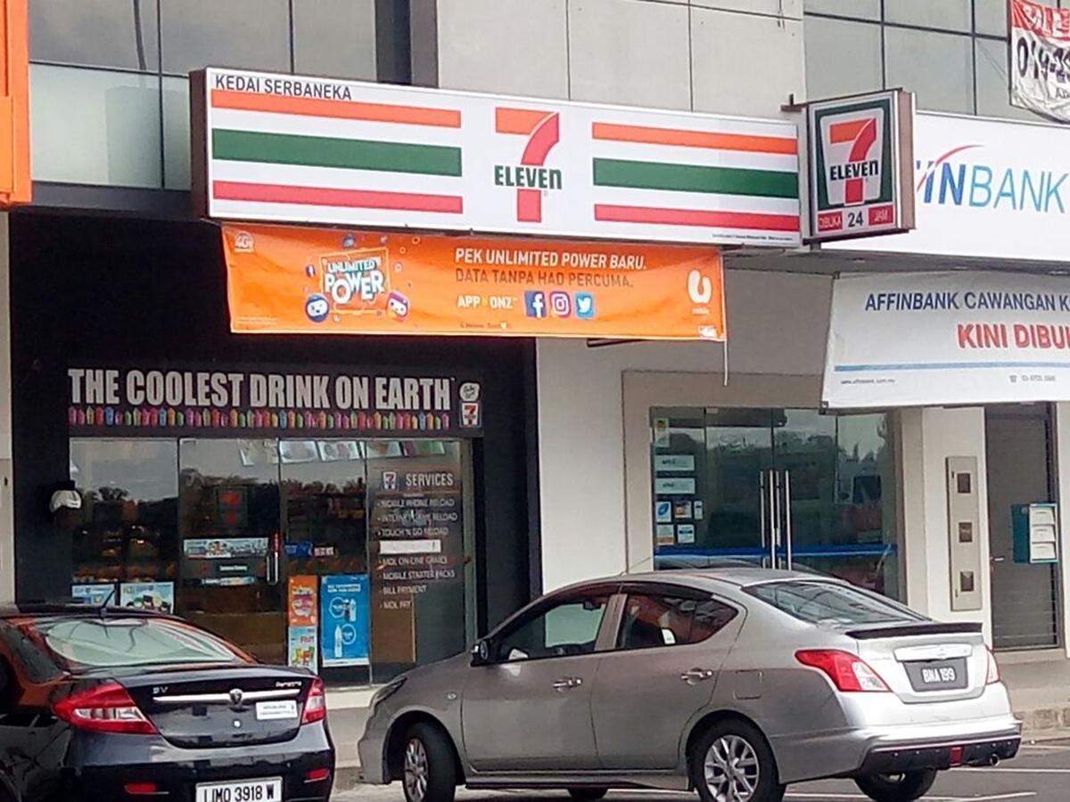 Hotel Zamburger Kota Warisan Sepang Esterno foto