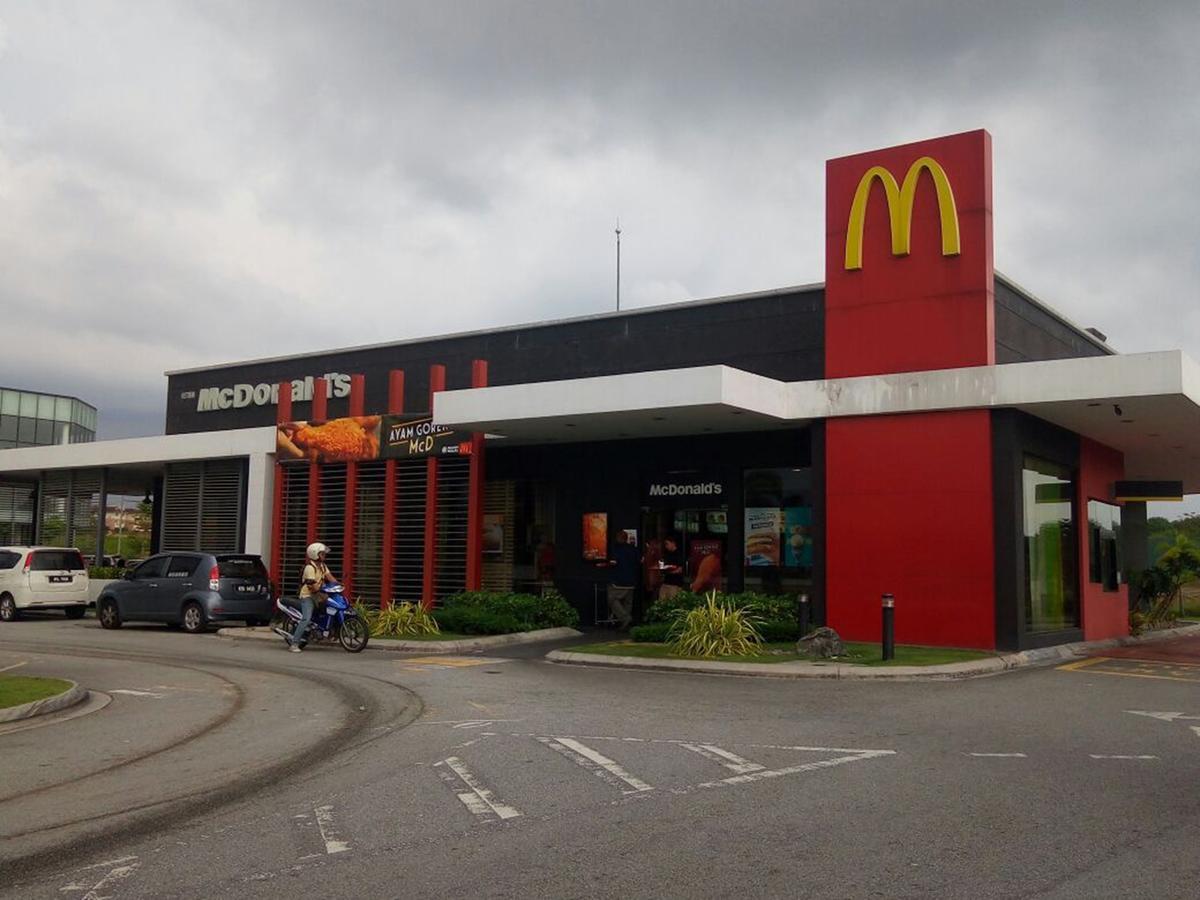 Hotel Zamburger Kota Warisan Sepang Esterno foto