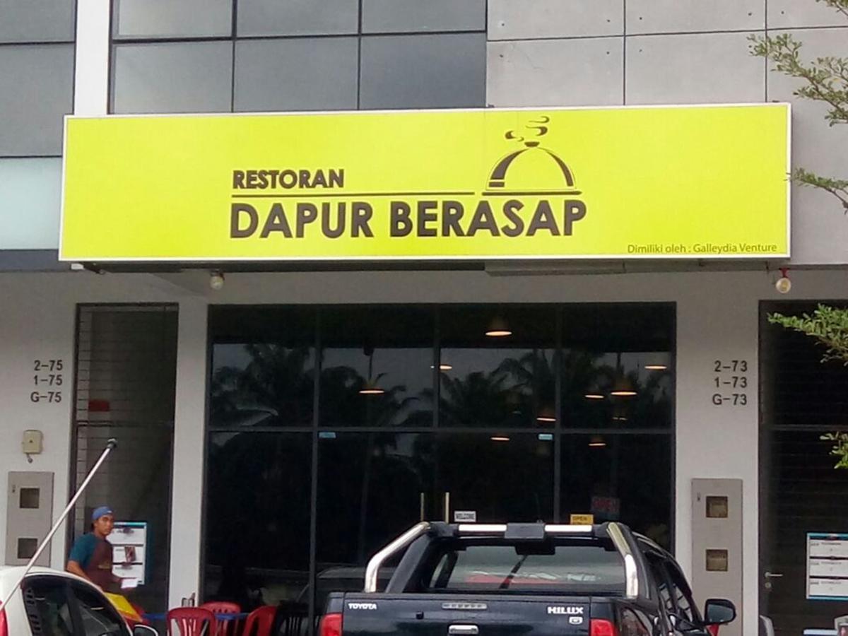Hotel Zamburger Kota Warisan Sepang Esterno foto