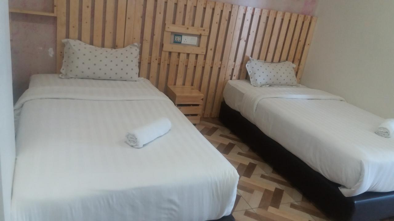Hotel Zamburger Kota Warisan Sepang Esterno foto